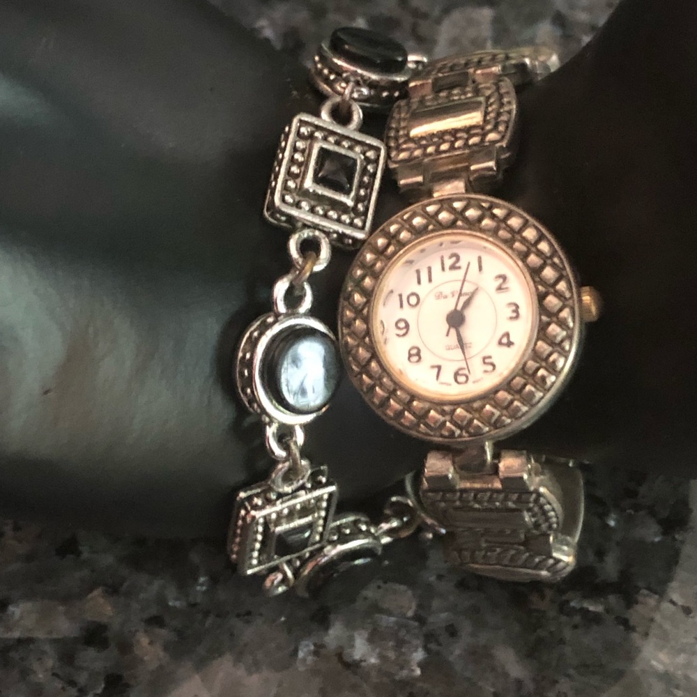 Antique Silver Look Ladies’ Bracelet and Watch
